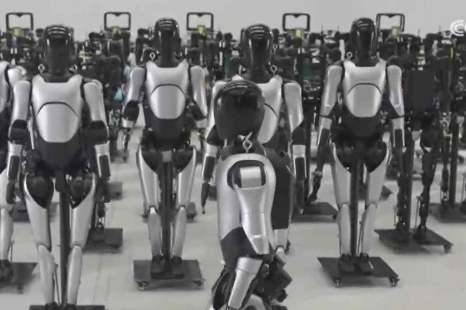 央视报道！揭秘yabo.com机器人量产超级工厂